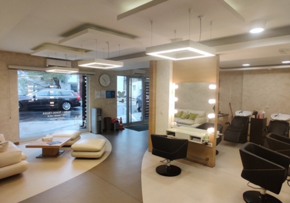 herceg novi: The salon is equipped according to the latest European professional standards.

All furniture is exclusive, made to order.

All classrooms are equippe 