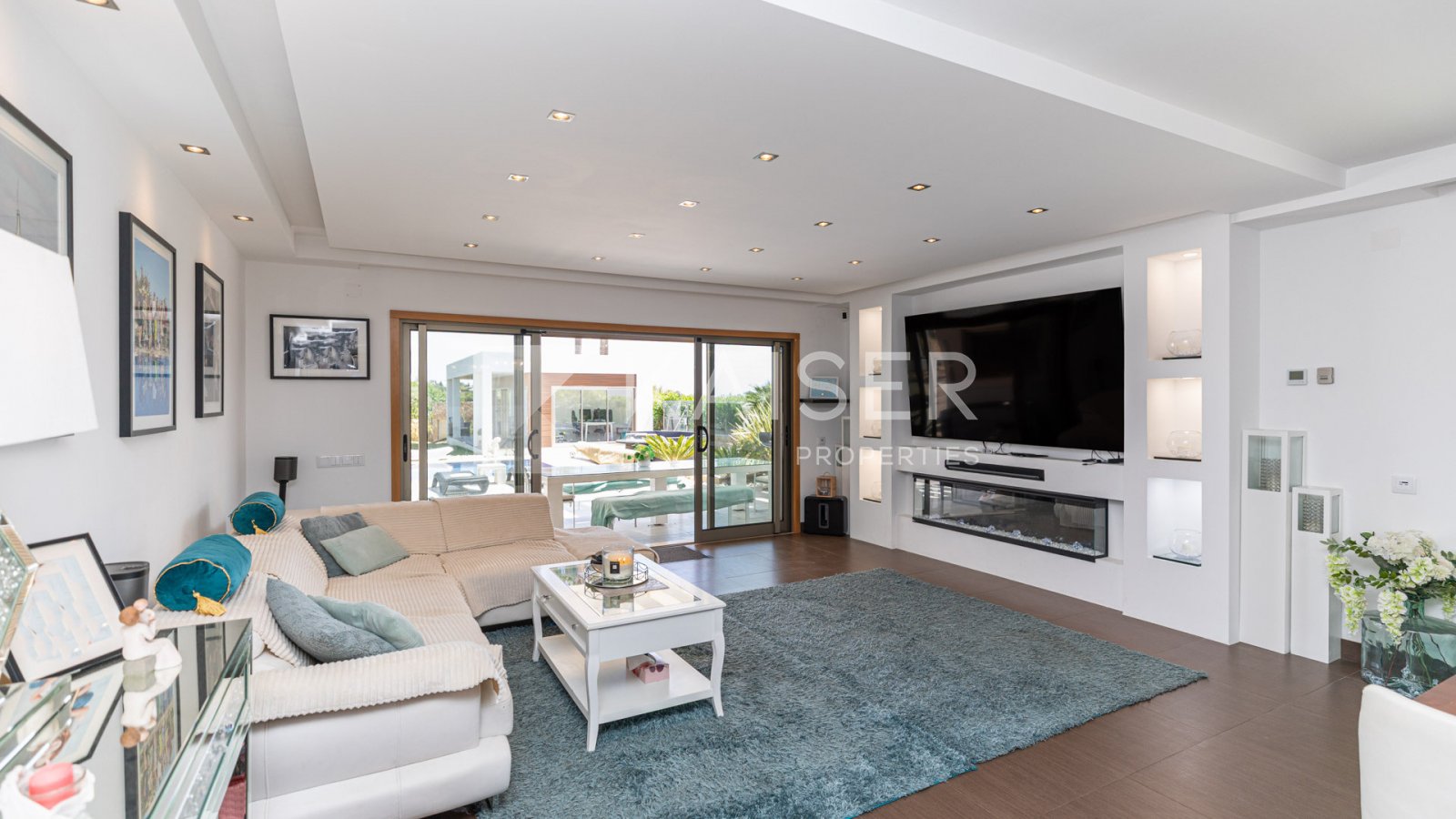 Einzigartige moderne Villa mit 4 (3+1) SZ und fantastischem Meerblick, in ruhiger Hügellage. Cafés, Bars, Restaurants, Supermarkt und Apotheke sind fu