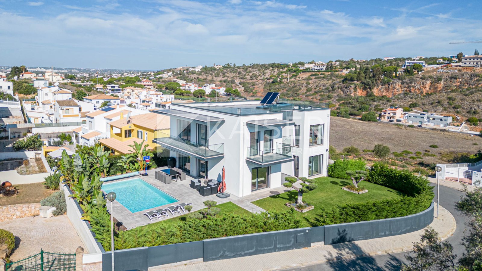 Albufeira: Home Staging 
Kürzlich erbaute Villa in einer der schönsten Küstenregionen der Algarve, die für ihre Vielfalt an Stränden bekannt ist. Sie bietet eine 