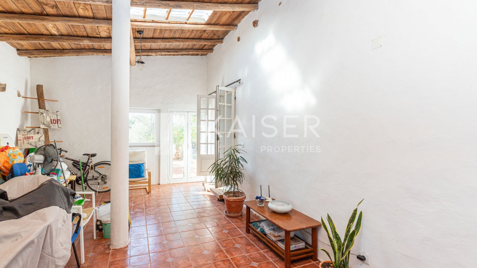 Diese renovierte Villa im Landhausstil mit Blick auf die Landschaft liegt in einer ruhigen ländlichen Gegend, 15 Minuten von der historischen und frie