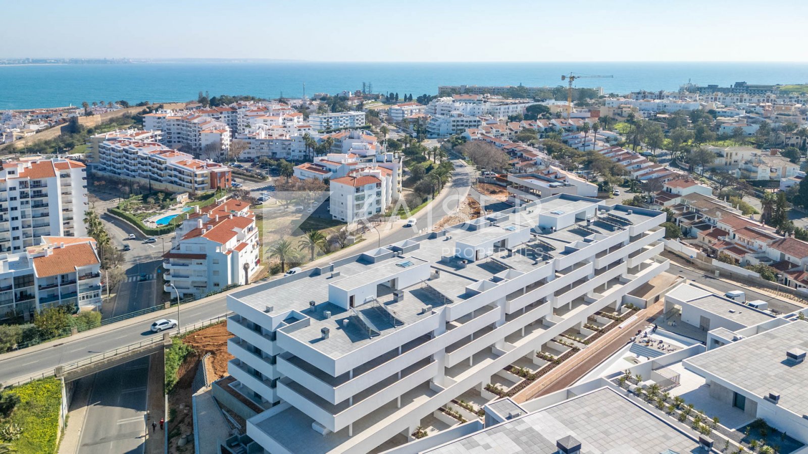 Modernes, hochwertiges Apartment, derzeit in der Endphase der Bauarbeiten, mit einer bemerkenswerten Lage in Gehweite zu vielen Stränden und allen Ann