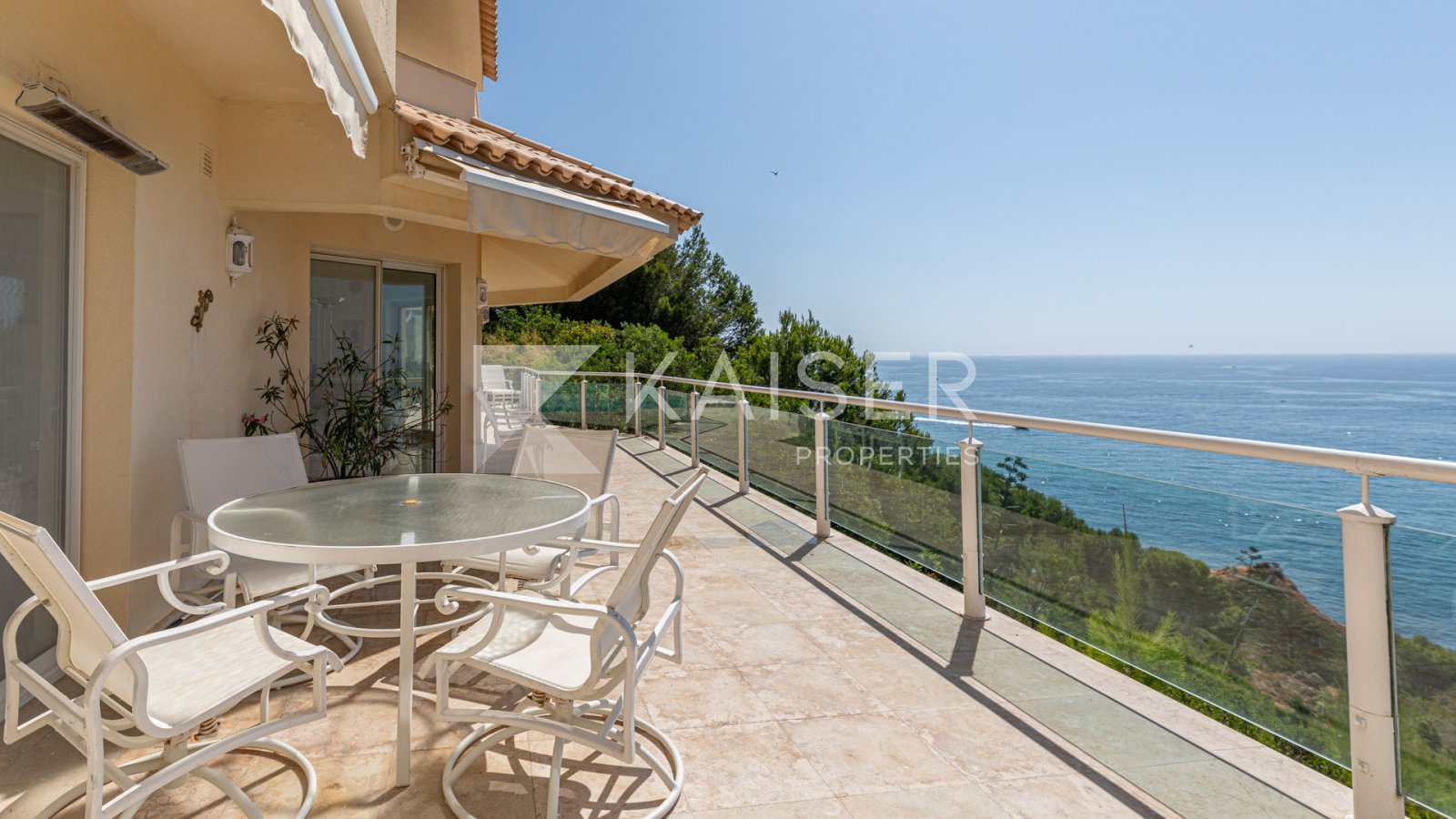 Virtuelle Tour | Video | Home Staging
Einzigartige Villa mit atemberaubendem Meerblick von jeder Etage, in einer der begehrtesten Gegenden von Albufei