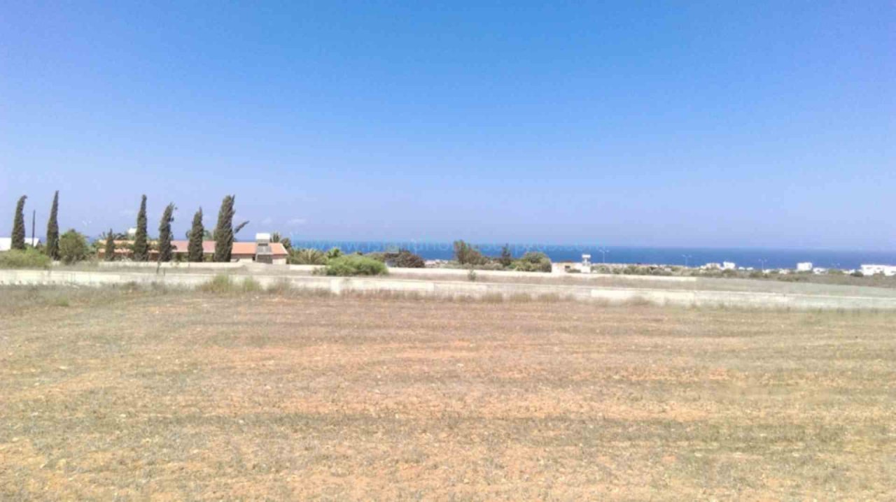 Protaras: LPRO124 - 4304m2 plot of land in sought after Protaras location with stunning SEA VIEWS.<br /><br />Set back from the popular resort of Protaras, in t 