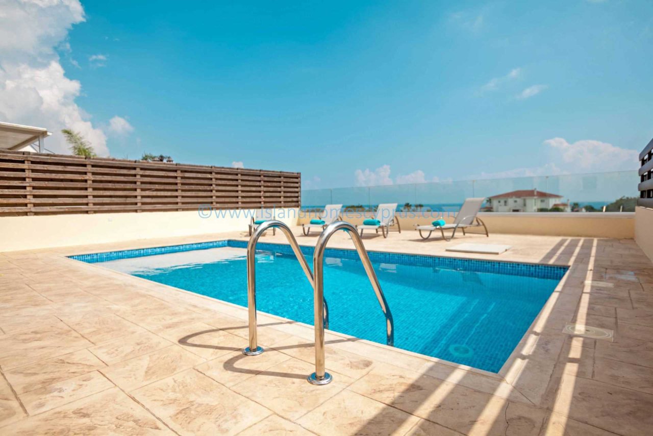 Kapparis: 3 bedroom, 1 bathroom, detached villa with Title Deeds and swimming pool on Sea View development in Kapparis - DAF107.<br /><br />This modern 108m2 vi 