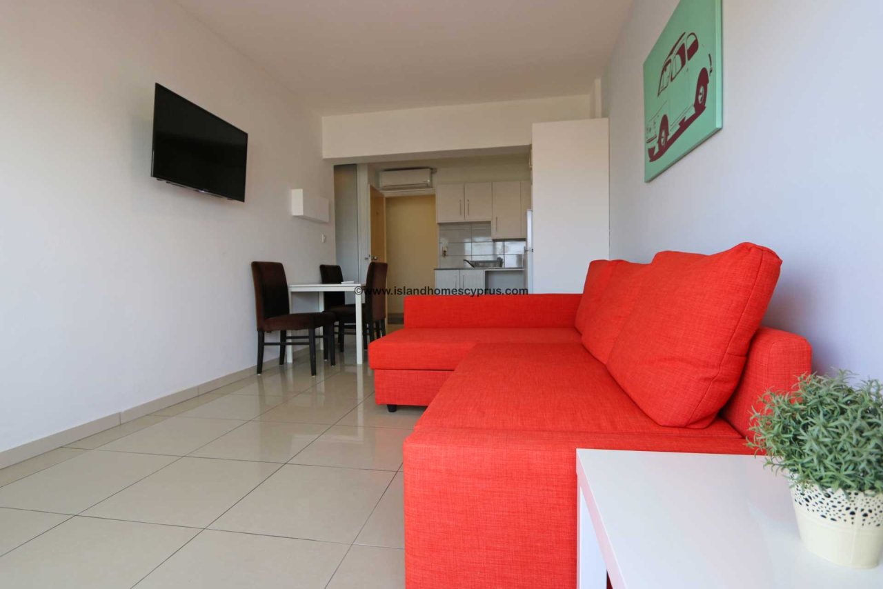 Pernera: A rare chance to purchase a NEWLY RENOVATED 1 bedroom, 1 bathroom apartment on an established complex with hotel style luxuries and excellent rental p 