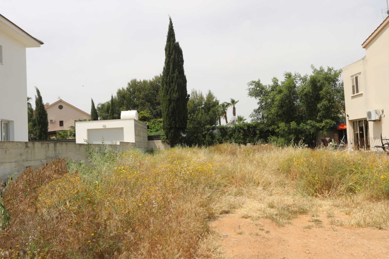 Paralimni: Land for residential build in prime Paralimni location - LPAR197.<br /><br />This 1/6 share of plot measures 598m2 and is a regular rectangular shape, 