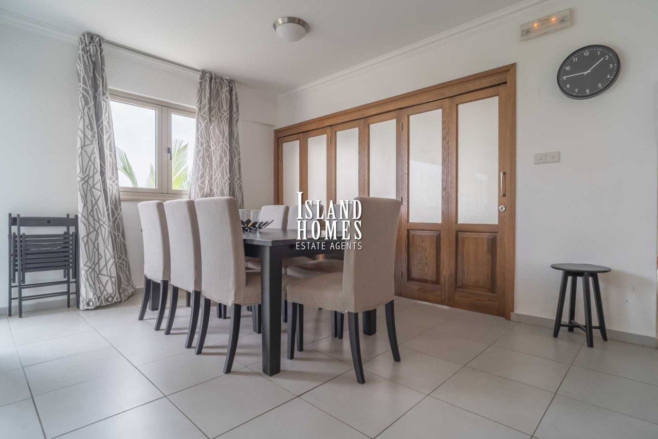 3 bedroom, 2 bathroom, 1 WC, 126m2 apartment with SEA VIEWS, communal pool and in a fabulous location on the beautiful coastline of Pernera – POL120<b