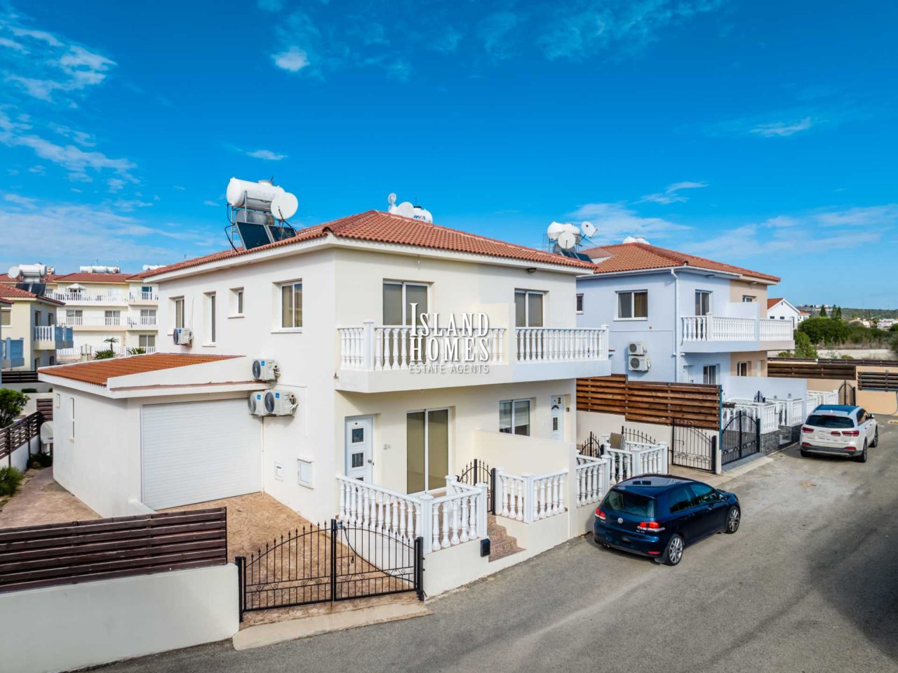 Ayia Napa: 3 Bedroom, 2 bathroom house in fantastic location with TITLE DEEDS and communal pool in Ayia Napa - NGS120<br /><br />This fantastic property is less  