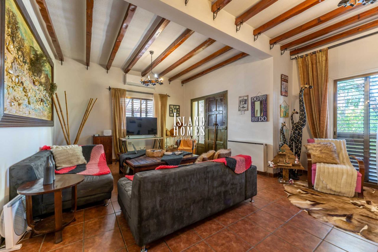 3 bedroom house with provisions for swimming pool and TITLE DEEDS for share of land in Paralimni - PAR203<br /><br />This traditional style house has 