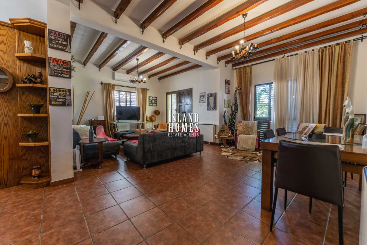 3 bedroom house with provisions for swimming pool and TITLE DEEDS for share of land in Paralimni - PAR203<br /><br />This traditional style house has 