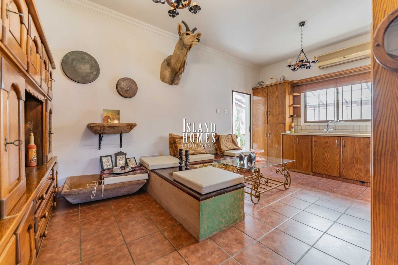 3 bedroom house with provisions for swimming pool and TITLE DEEDS for share of land in Paralimni - PAR203<br /><br />This traditional style house has 