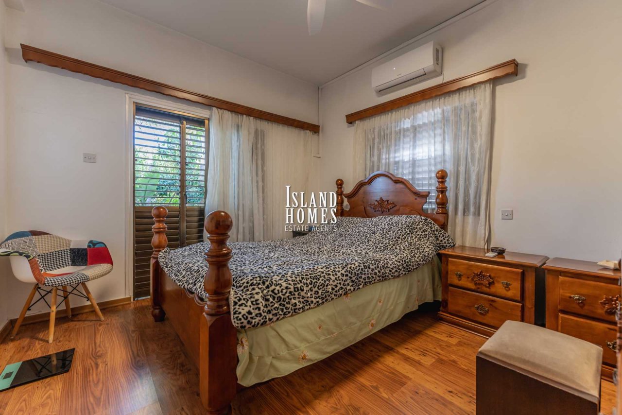 3 bedroom house with provisions for swimming pool and TITLE DEEDS for share of land in Paralimni - PAR203<br /><br />This traditional style house has 