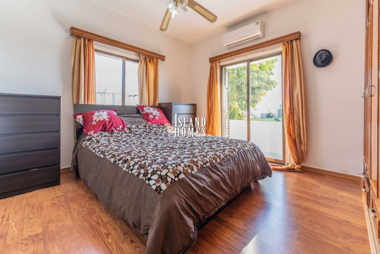 3 bedroom house with provisions for swimming pool and TITLE DEEDS for share of land in Paralimni - PAR203<br /><br />This traditional style house has 