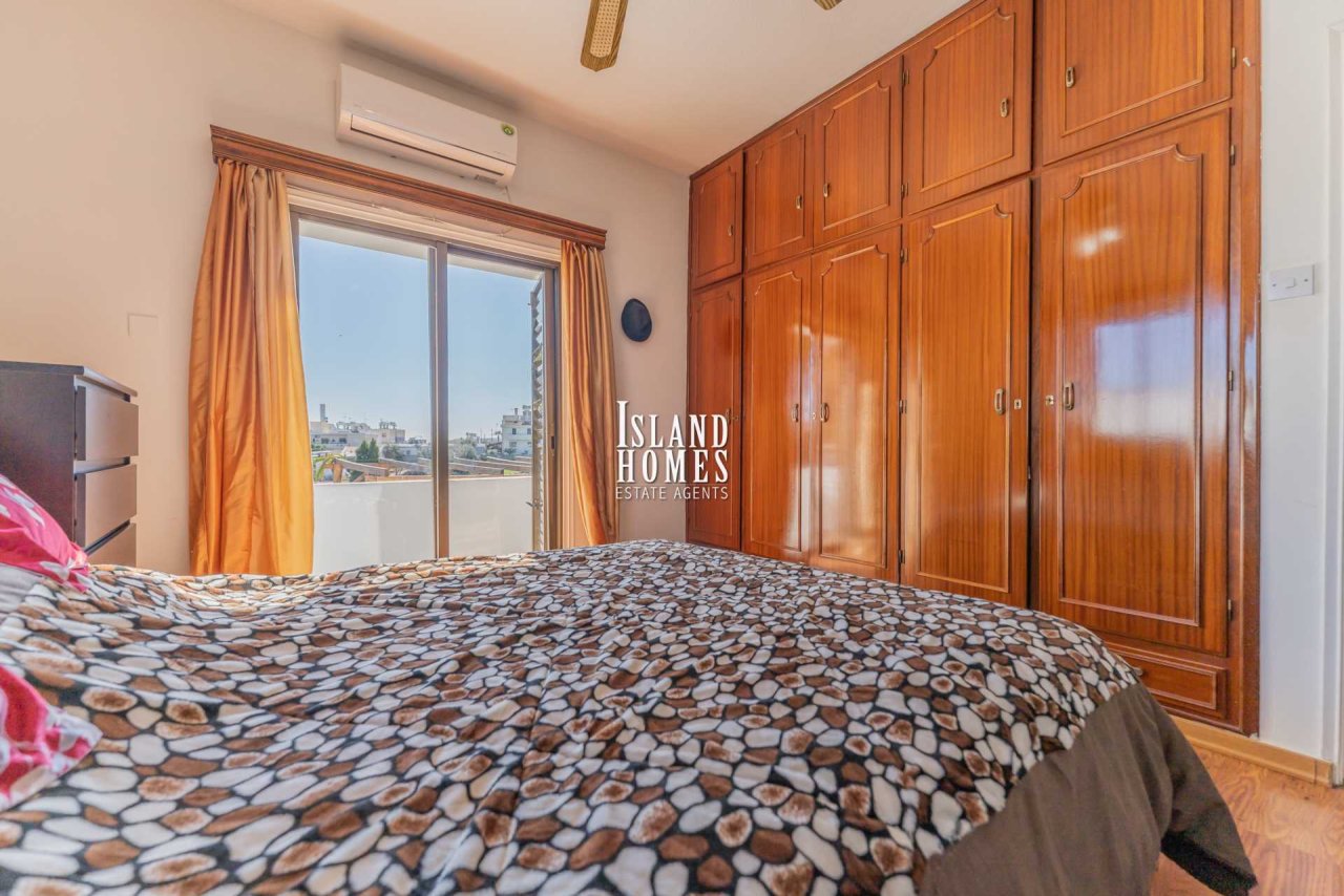 3 bedroom house with provisions for swimming pool and TITLE DEEDS for share of land in Paralimni - PAR203<br /><br />This traditional style house has 