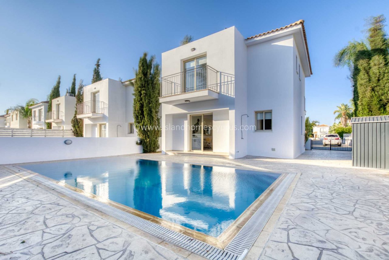 Protaras: 3 bedroom, 2 bathroom detached villa with private pool and TITLE DEEDS in sought after Protaras location - PAV123AS<br /><br />Located on a spacious p 