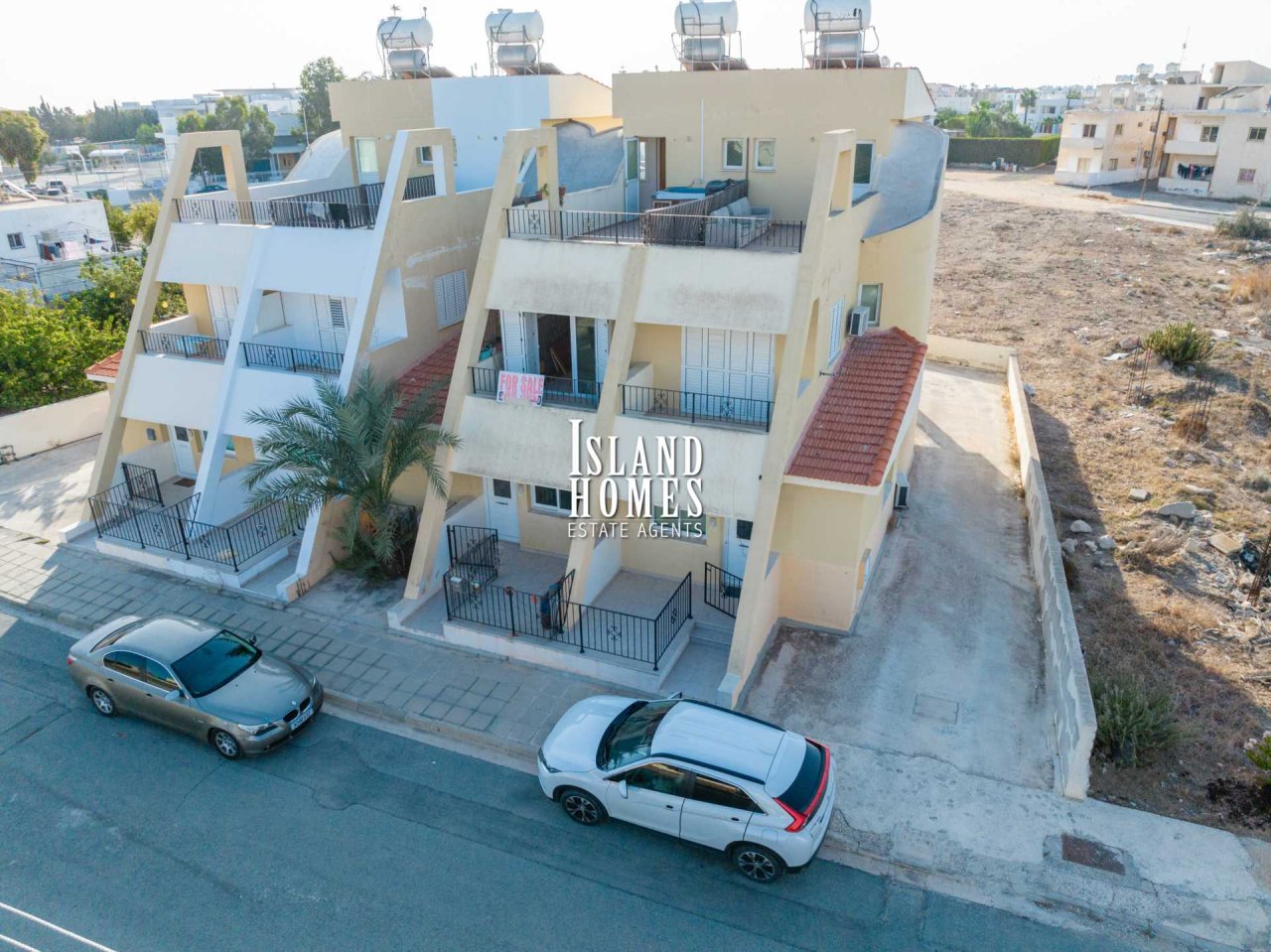 Paralimni: 3 bedroom, 2 bathroom, 3 storey town house, an ideal renovation project, in a very convenient location of Paralimni - KMP102<br /><br />This 3 story t 