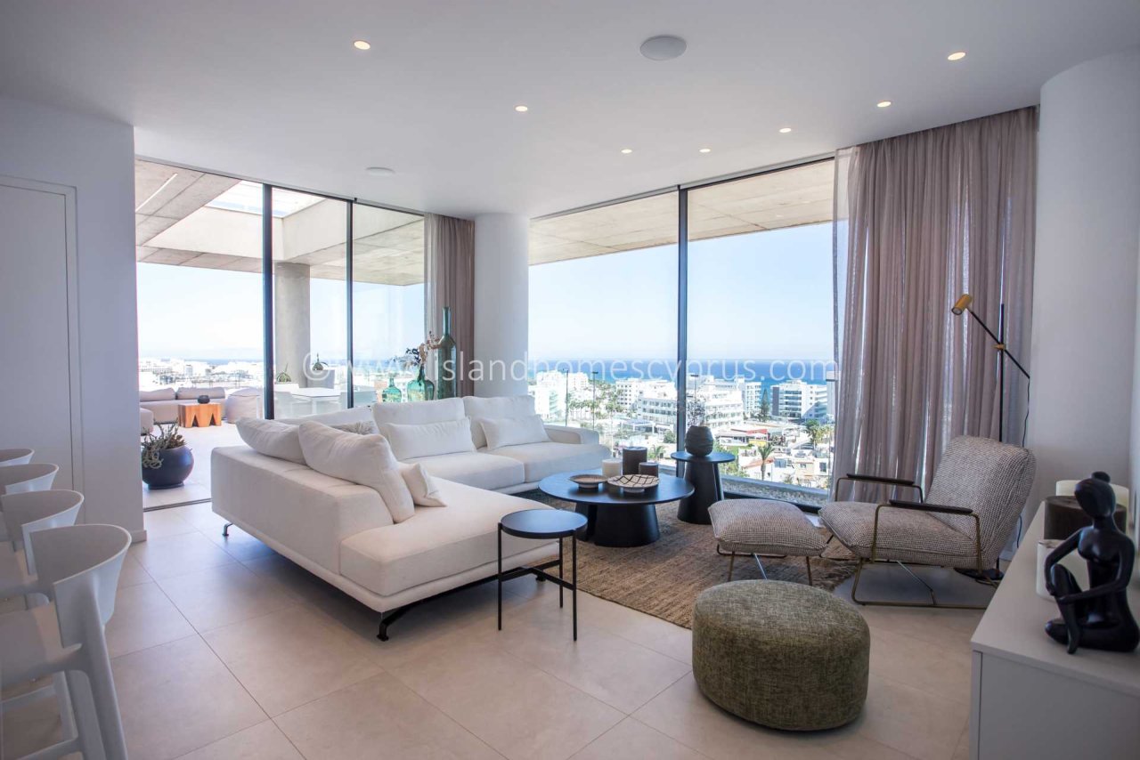 Protaras: Luxury PENTHOUSE 3 bedroom apartment on NEW complex with stunning panoramic sea views and high end facilities in Central Protaras - EDP107DP.<br /><br 