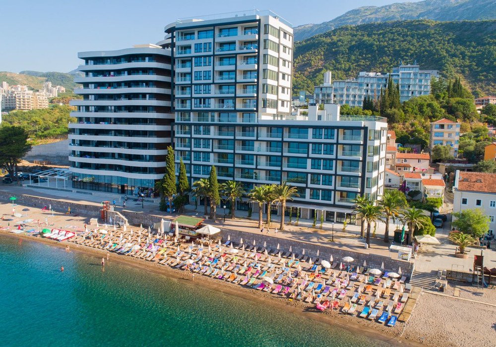 rafailovici: Our complex is an exclusive combination of modern architectural elements that are often intertwined with the surrounding nature. Modern construction t 