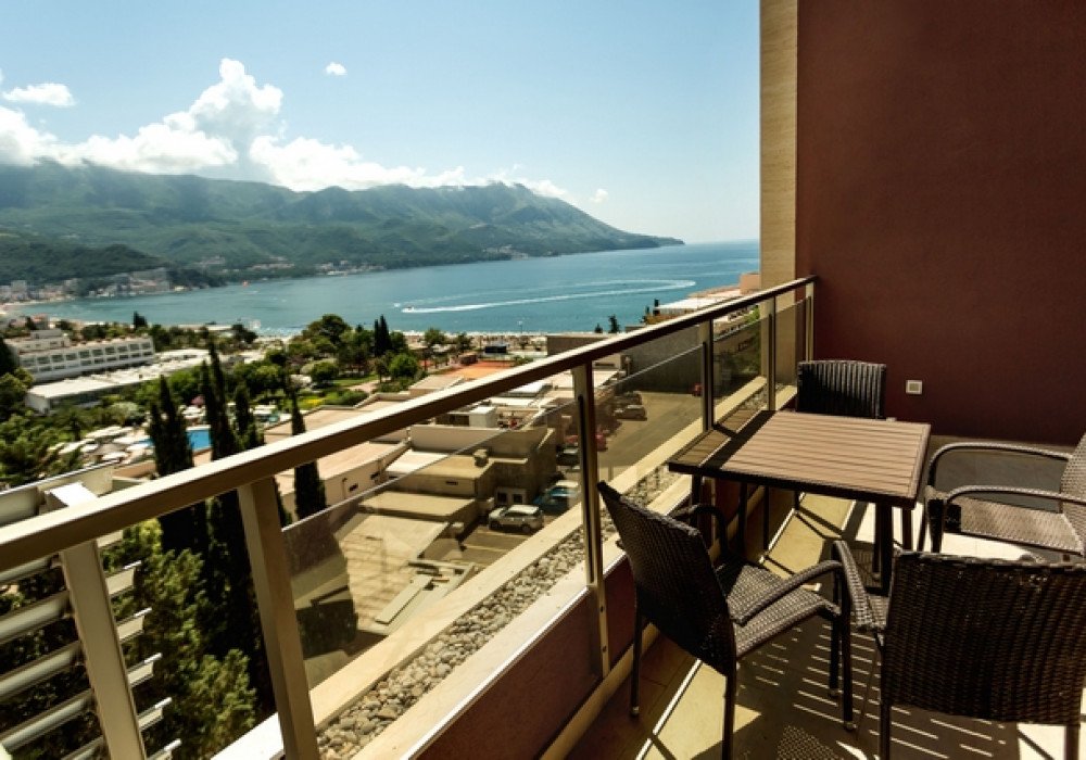 budva: Our specific recommendation:

В 203. Apartment with two bedrooms, on the seventh floor, with an area of ​​78 sq.m. 