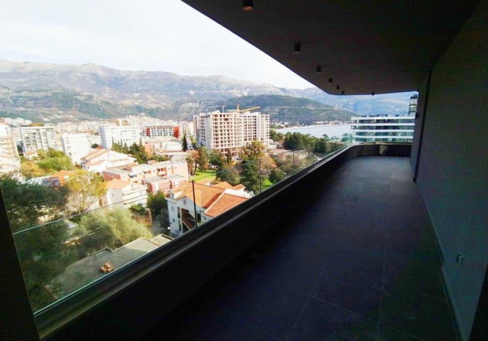 Budva. Centre. Apartments in a new elite eight-story building.

Distance to the sea 200m.

Apartments with area from 29 to 161 square meters, cost per