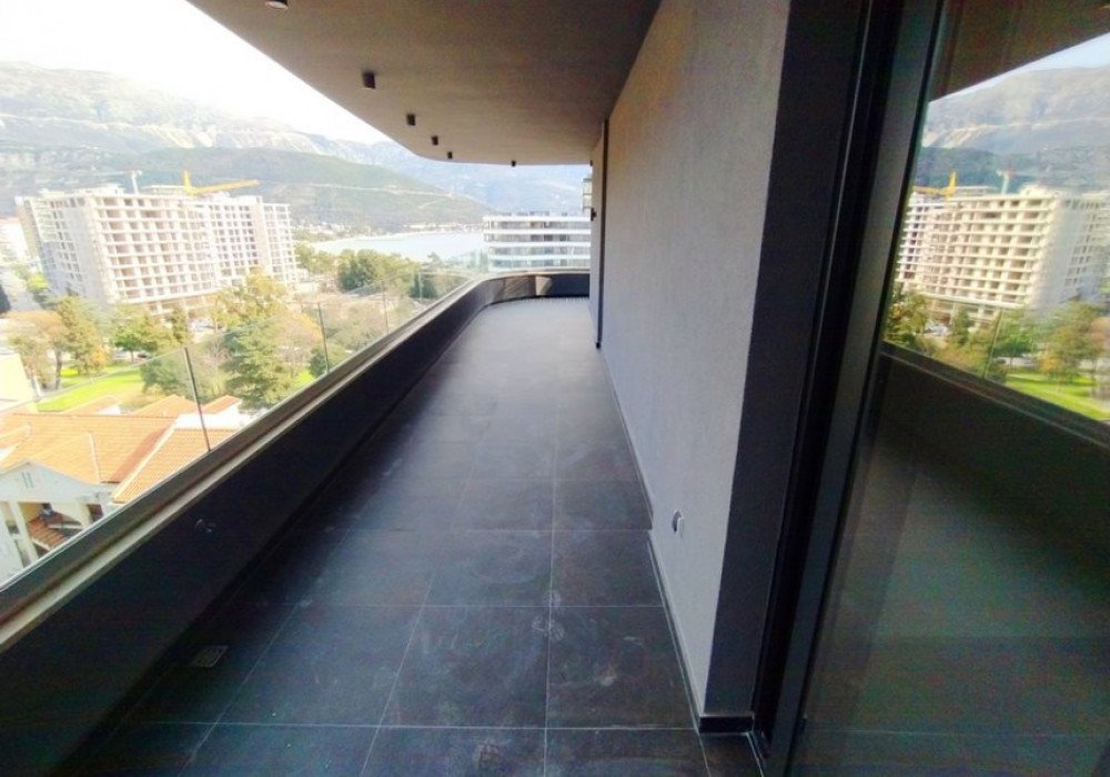 Budva. Centre. Apartments in a new elite eight-story building.

Distance to the sea 200m.

Apartments with area from 29 to 161 square meters, cost per