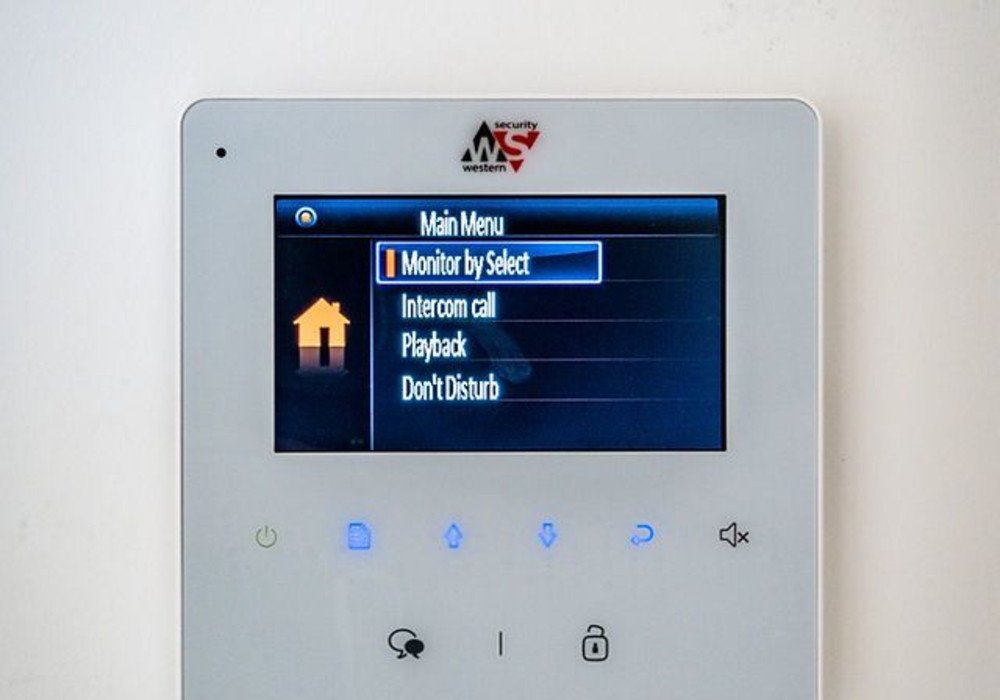 Tivat. New apartment with two bedrooms overlooking the sea.

Distance to the sea 250m.

Area 89 sq.m.

Floor - third

The apartment is sold in a fine 