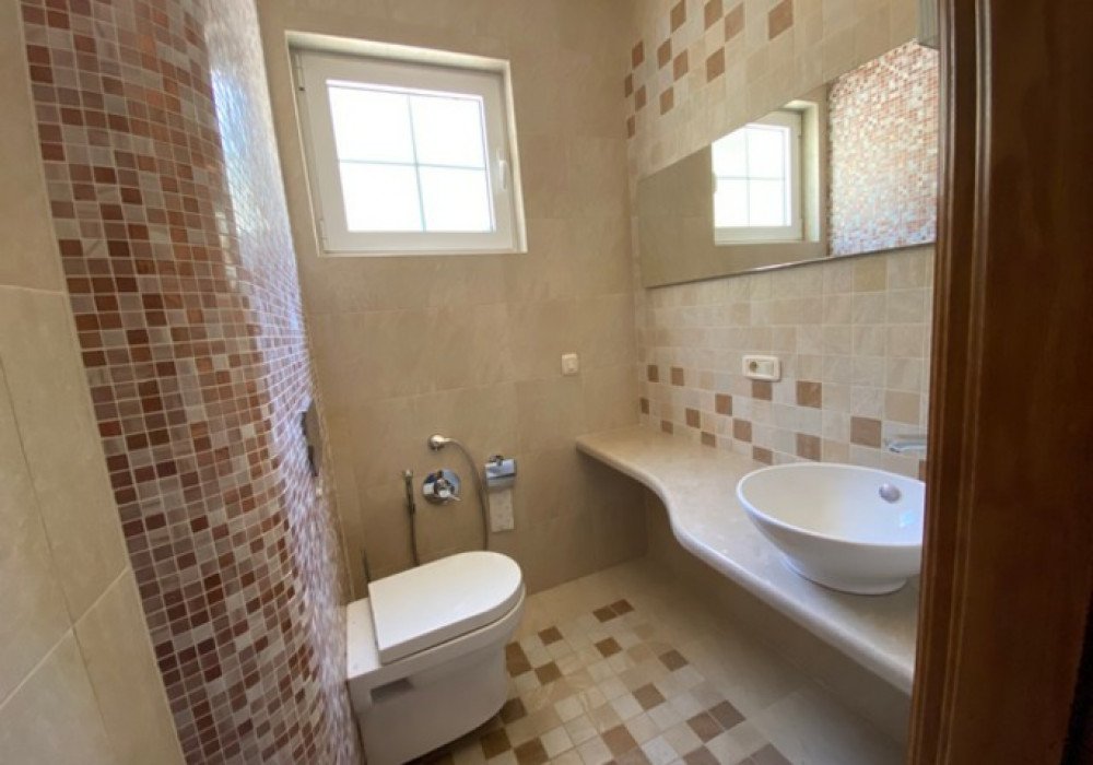 Budva Riviera, Becici district. Four storey villa with four bedrooms and a private pool.

Distance to the sea 400m.

Sea view.

Area 393 sq.m.

Plot a