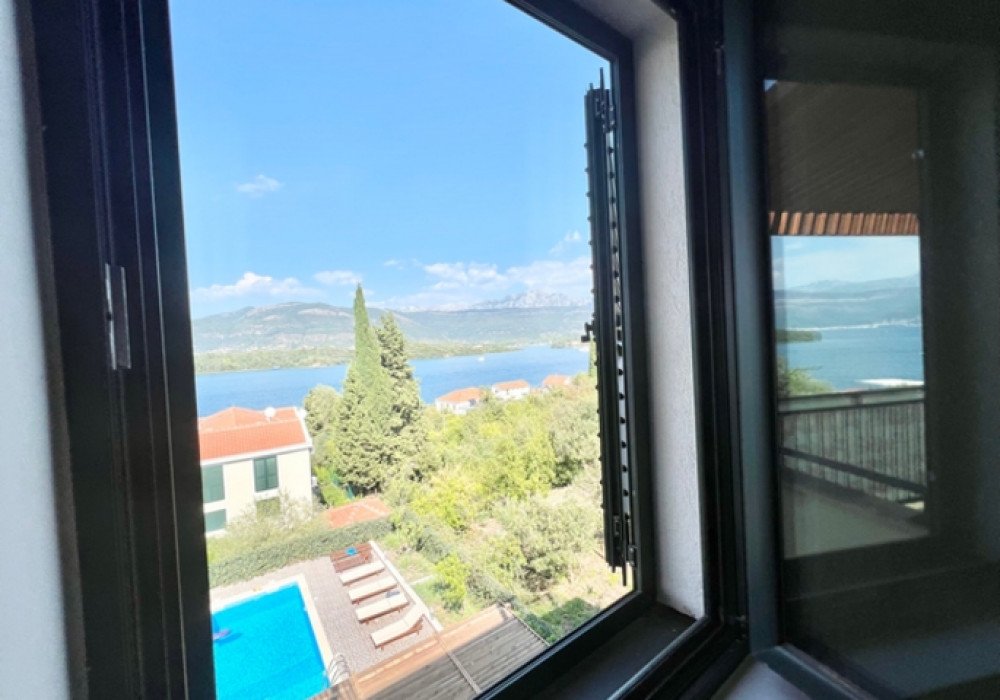 Boka Kotorska Bay, Tivat Riviera, Krasici-Bogisici area

Apartments in a residential complex with a swimming pool, with a recreation area and overlook
