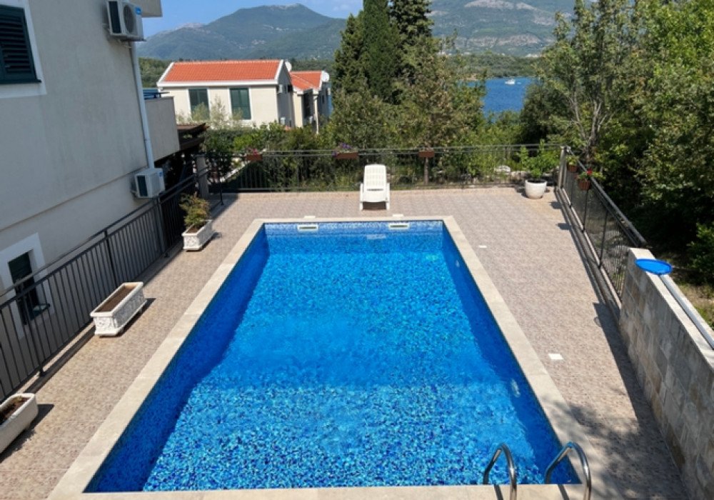 Boka Kotorska Bay, Tivat Riviera, Krasici-Bogisici area

Apartments in a residential complex with a swimming pool, with a recreation area and overlook