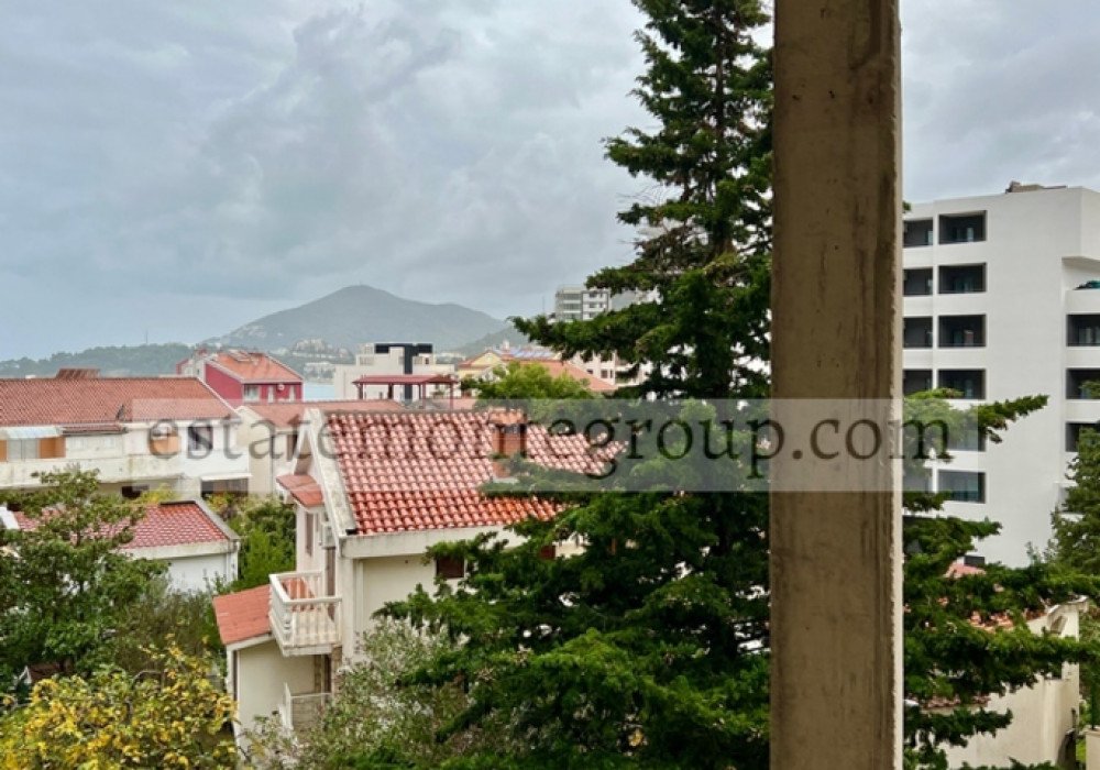 Budva Riviera, Rafailovichi district. New residential six-story building.

Distance to the sea - 150m.

Floors 8, including:

- residential floors 6

