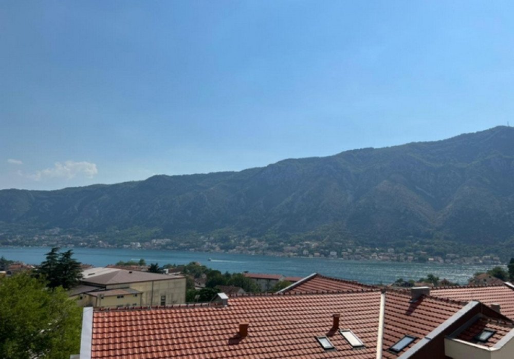Boka Kotor Bay, Dobrota area. New apartments from the Developer with two and three bedrooms.

Commissioning date - 06/01/2023

There are 2 and 3 bedro