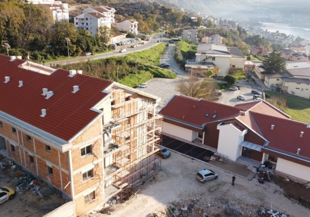 Boka Kotor Bay, Dobrota area. New apartments from the Developer with two and three bedrooms.

Commissioning date - 06/01/2023

There are 2 and 3 bedro