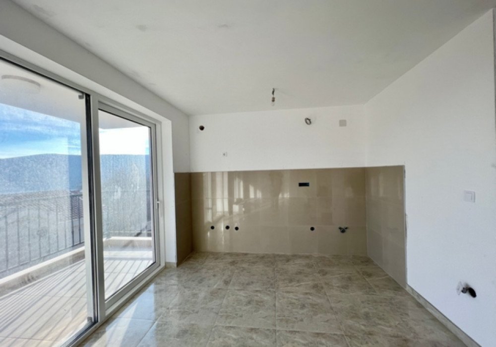 Herceg Novi. New apartments from the Developer.

New five-storey house with panoramic views of the Bay of Kotor.

Distance to the sea 550m.

Area 380 