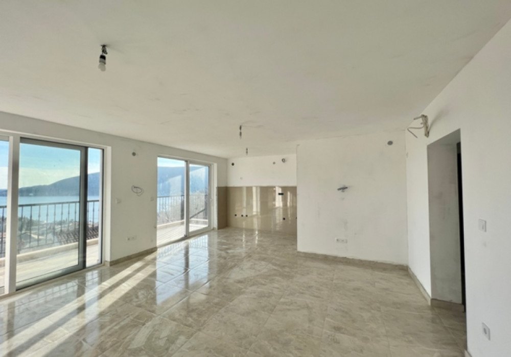 Herceg Novi. New apartments from the Developer.

New five-storey house with panoramic views of the Bay of Kotor.

Distance to the sea 550m.

Area 380 