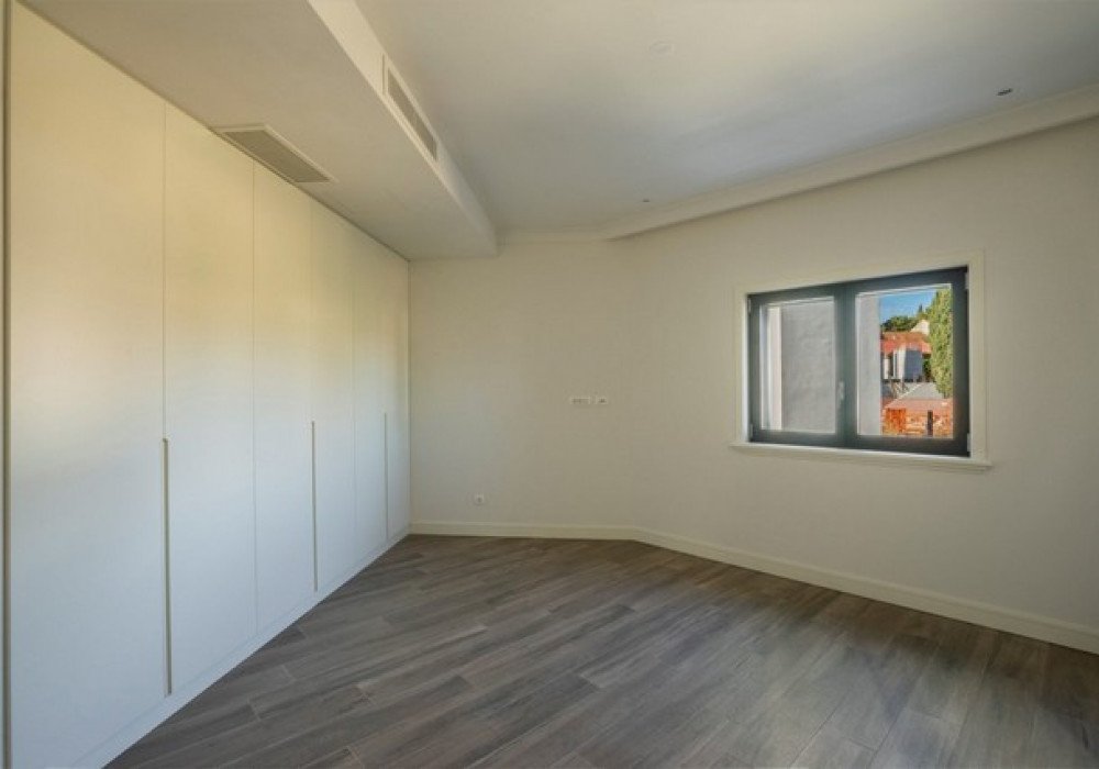 New apartments from the Developer in one of the most sought-after places in Montenegro - the elite village of Lustica Bay

Distance to the sea 200m.

