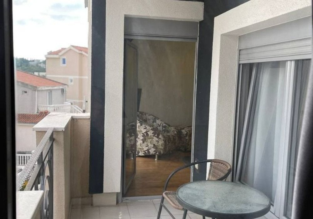 Budva Riviera, Becici - Boreti district. One-bedroom apartment in a five-storey building

The distance to the sea is 400m.

The area is 44 sq.m.

Thir
