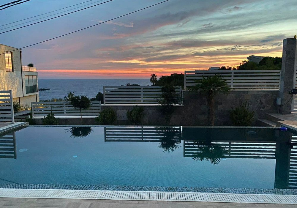 uteha: Barskaya Riviera, Solace district. New four-storey villa with a swimming pool and four bedrooms

The villa was built at the end of 2022

Distance to t 