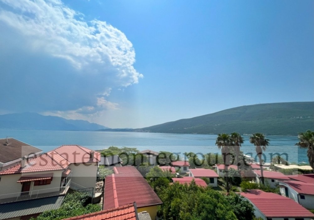 Boka Bay of Kotor, Herceg Novi, Genovici district. Apartments on the first line by the sea

The distance to the sea is 30 m.

Sea view

Fourth floor

