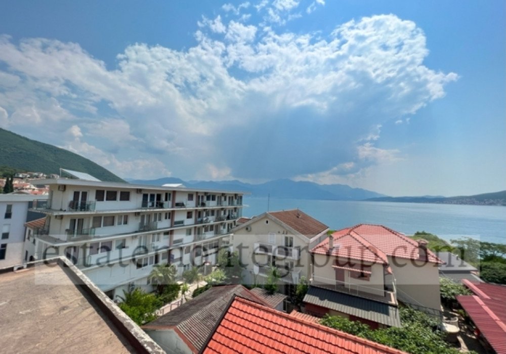 Boka Bay of Kotor, Herceg Novi, Genovici district. Apartments on the first line by the sea

The distance to the sea is 30 m.

Sea view

Fourth floor

