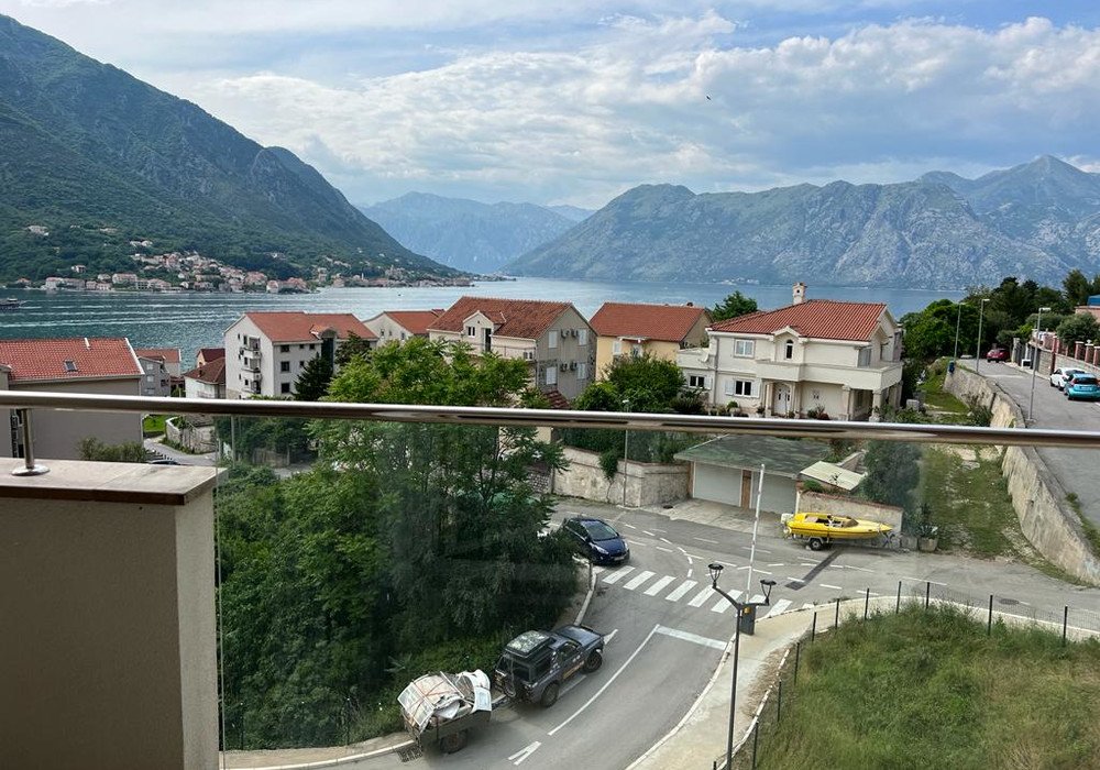 budva: Boka Bay of Kotor, Dobrota district. Two-bedroom apartment in a new residential complex with a swimming pool.

Distance to the sea 450m

The area is 1 