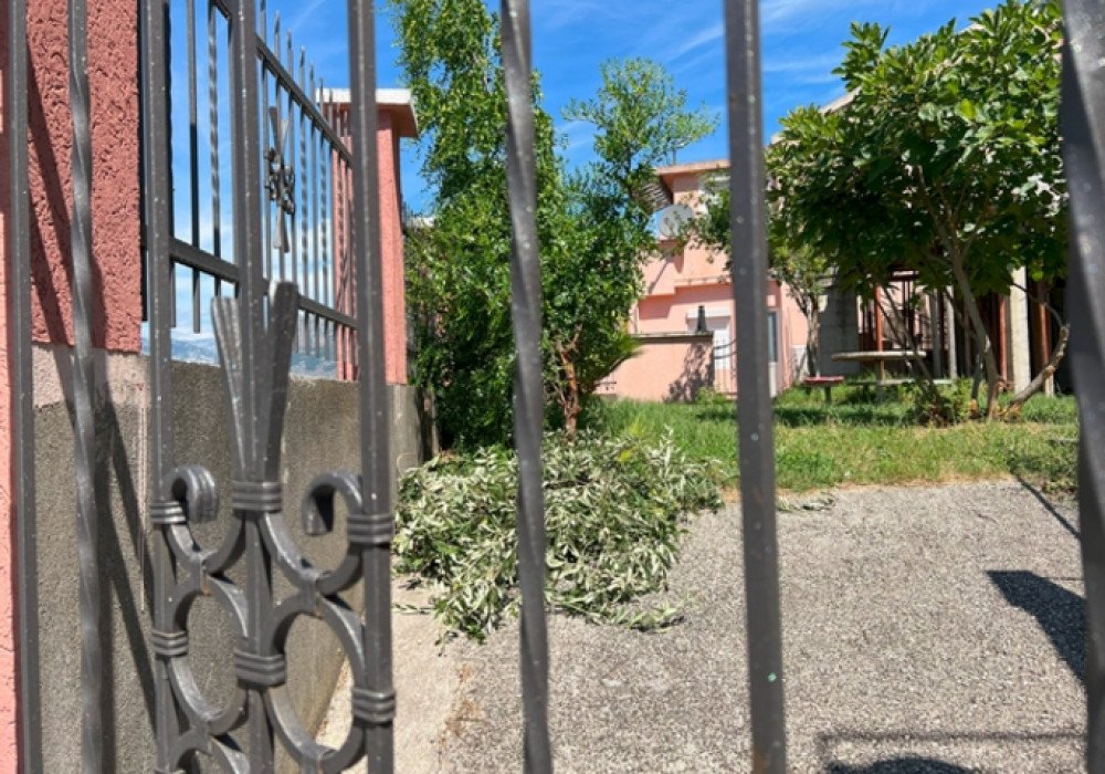 Boka Bay of Kotor, Dobrota district.

The distance to the sea is 400m.

Sea view

Convenient check-in from the Kotor-Dobrota motorway

The base of the