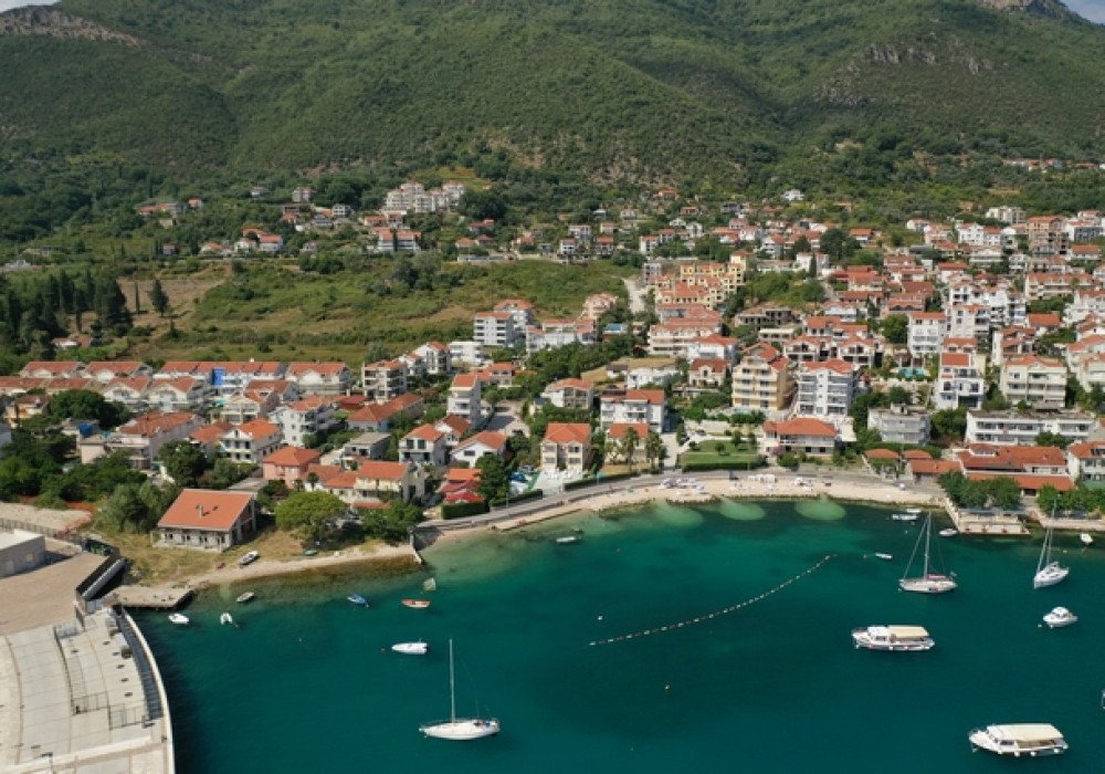 Boka Bay of Kotor, Genovichi district. One bedroom apartment with sea view in a new residential complex 

The buyer is exempt from paying the state ta