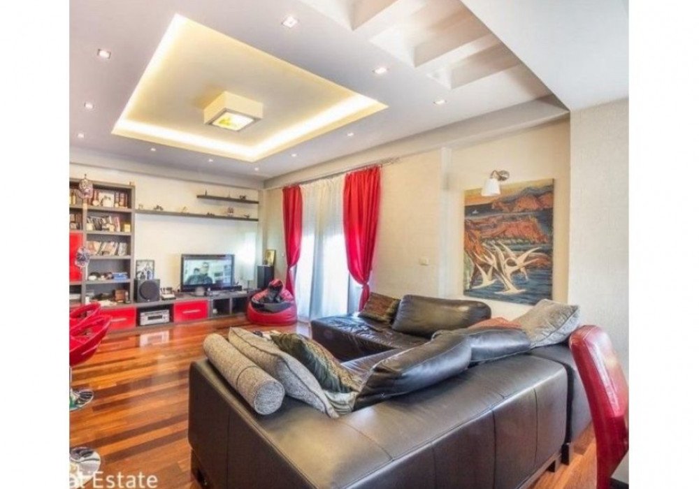 podgorica: Description
Podgorica, City Quarter district. Two-bedroom apartment in a new area, on May 1 street
The area is 80 sq.m.
Fourth floor
The house is equi 