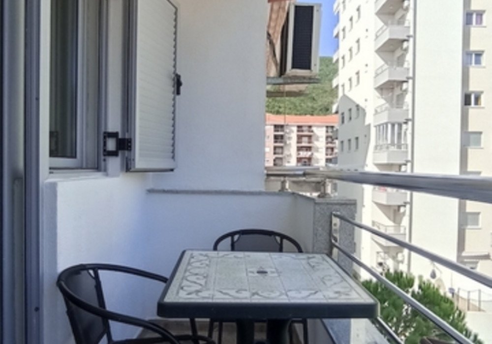 Budva, Rozino district, Filip Kovachevich Street. One-bedroom apartment

The distance to the sea is 800 m.

The area is 45 sq.m.

Fourth floor

Two te