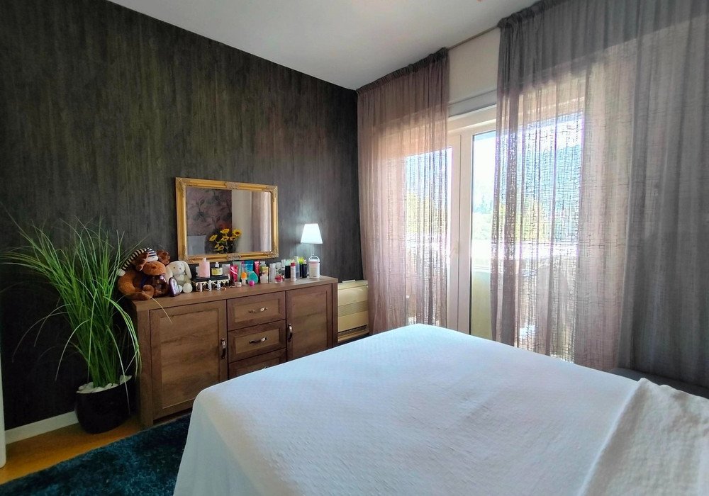 Description
Budva. Centre. Two-bedroom apartment
The area is 87 sq.m.
Bathrooms 1
Sea view
Second floor
Elevator
The courtyard of the complex is a col