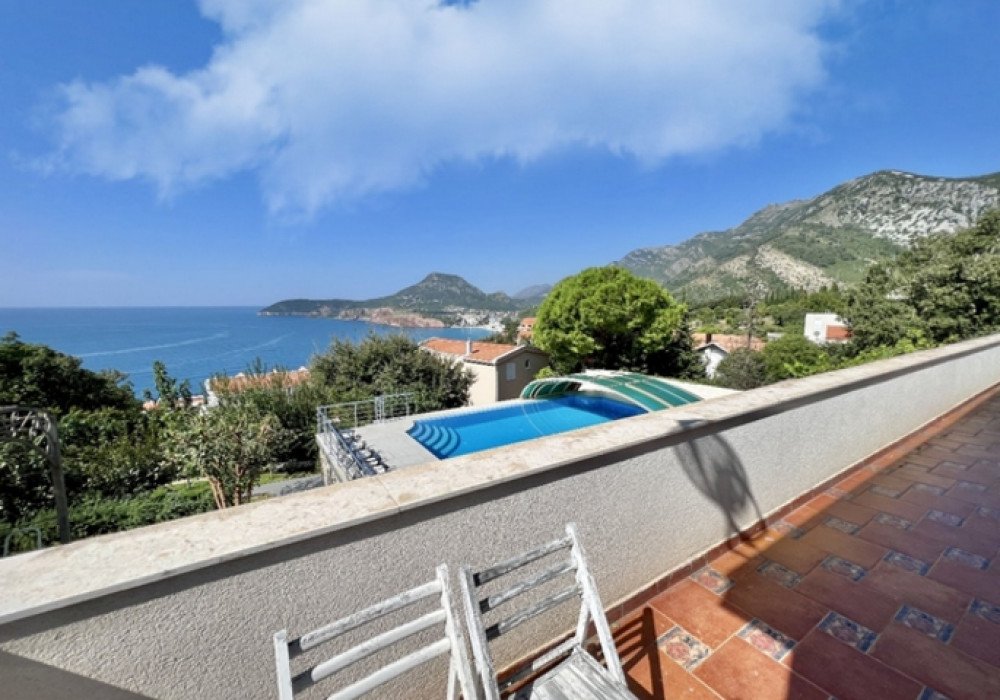 bar: Description
Bar, Ratac district. Two-storey villa with a swimming pool and five bedrooms
The distance to the sea is 800m.
Sea view
The area is 472 sq. 