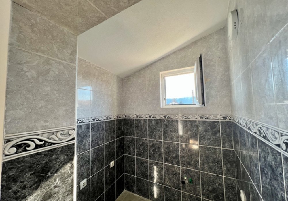 Description
Bar, bus station area. A new four-bedroom house
The object is urbanized
The area is 170 sq.m.
View of the city
The distance to the sea is 