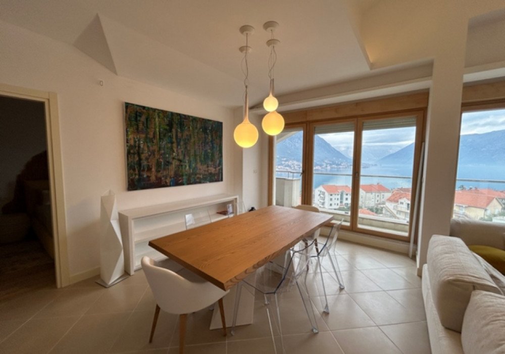 Boka Kotor Bay, Dobrota district. New two-bedroom apartment in a new residential complex with a SPA and restaurant on site

Distance to the sea 350m

