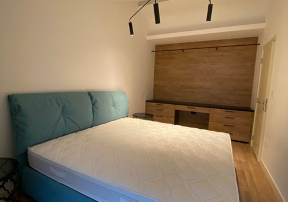 Boka Kotor Bay, Dobrota district. New two-bedroom apartment in a new residential complex with a SPA and restaurant on site

Distance to the sea 350m

