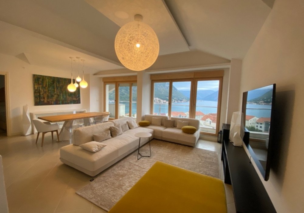 Boka Kotor Bay, Dobrota district. New two-bedroom apartment in a new residential complex with a SPA and restaurant on site

Distance to the sea 350m

